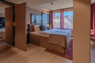 Copyright: : all rights bed in room grande king